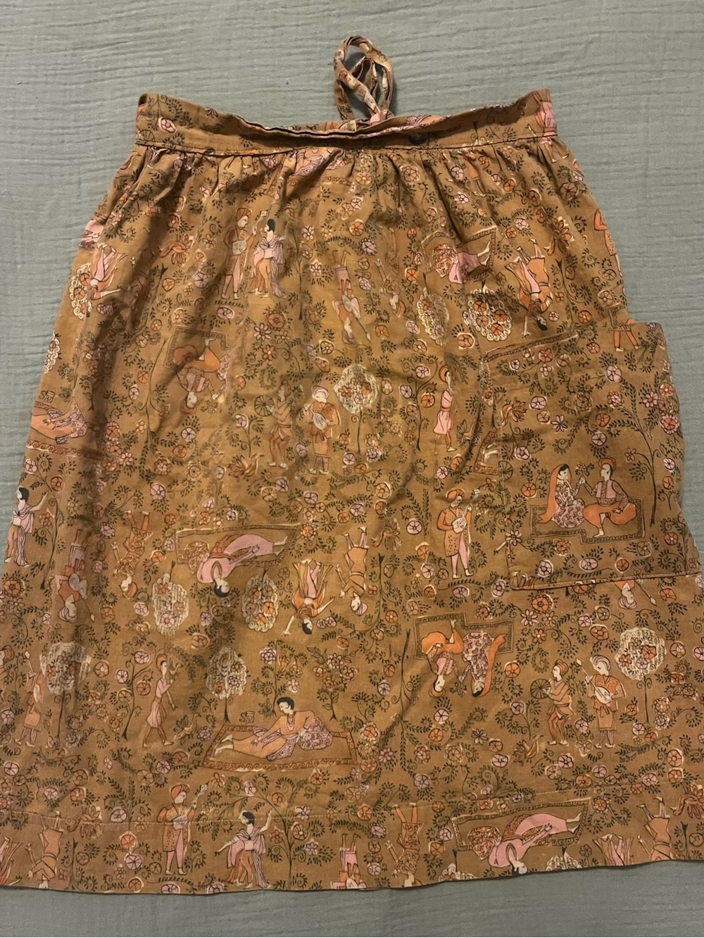 Women’s Printed Brown Vintage-Inspired apron